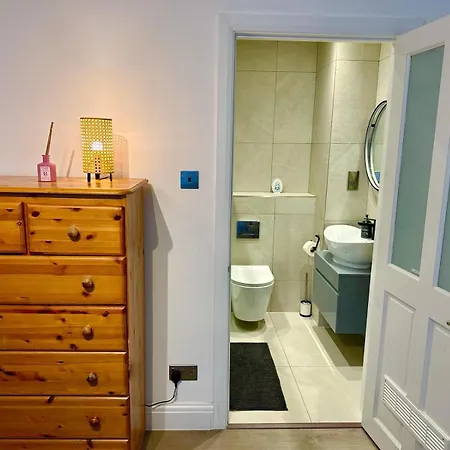 Spacious 1br Flat With Private Bath And Kitchen In Canary Wharf 2 *