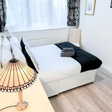 Cosy 3 Bedroom 3 Bathroom Flat With Private Garden- Maida Vale, Near Paddington Appartamento *