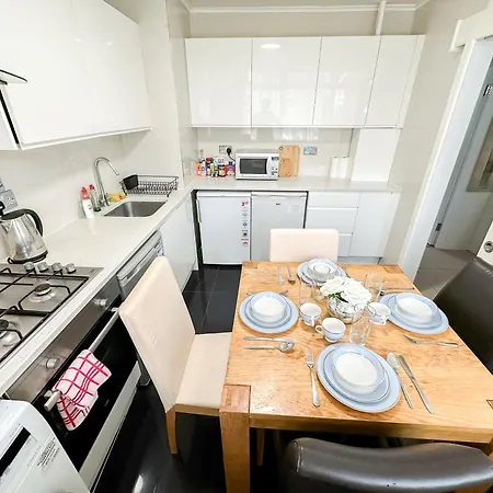 Cosy 3 Bedroom 3 Bathroom Flat With Private Garden- Maida Vale, Near Paddington *