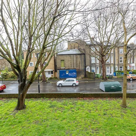 Newly Refurbished 2br Wbalcony In Vibrant Peckham * Londres