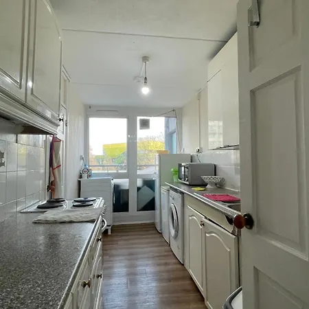 Guest house Charming For Rent Ideal For Tourists Near Portobello Market London