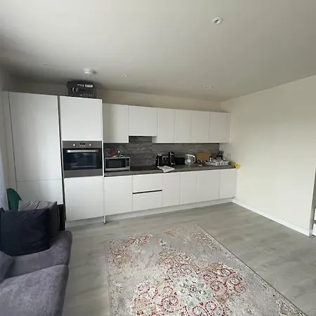 Apartment Lovely 1 Bed Flat With 1 Min Walk To Metro Station *