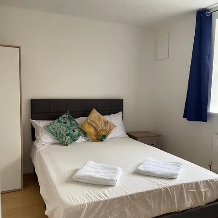2bed Cozy Spacious - 15min To Canary Wharf O2 Excel London