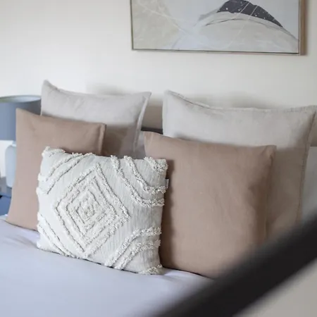The Wimbledon Park Luxury Apartment *