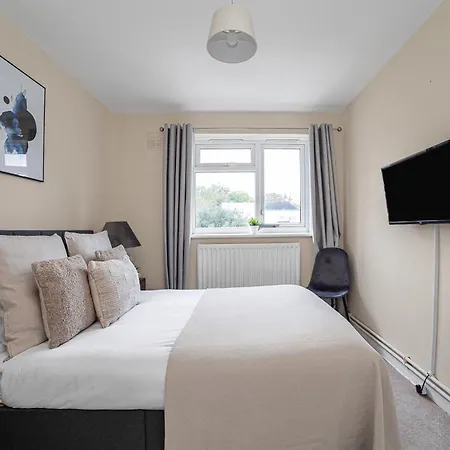 The Wimbledon Park Luxury * London