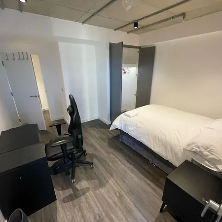 Superb Modern 2-bed In Greenwich *