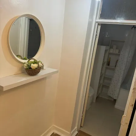 One Bedroom In Tower Bridge Road London