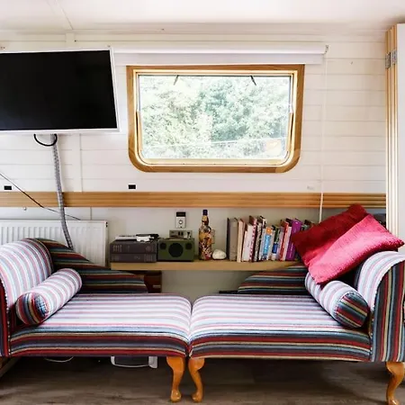 Slash Arts Houseboat On Secluded Mooring In Botel *