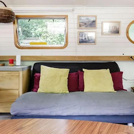 Slash Arts Houseboat On Secluded Mooring In Botel *