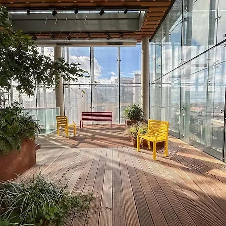 Stylish Urban Sanctuary With Parking Apartment *