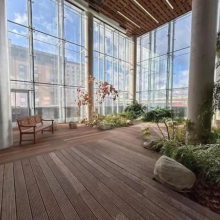 Stylish Urban Sanctuary With Parking * London