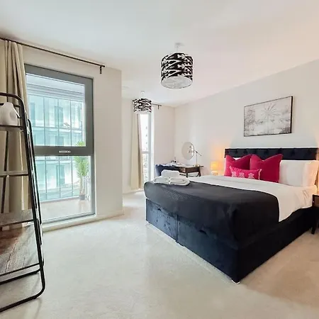 Apartment Stylish Urban Sanctuary With Parking *