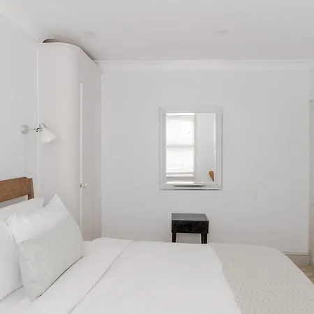 Light-filled Primrose Hill Rooftop Retreat * London