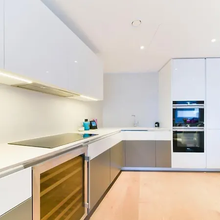 Apartment Luxury 3 Bedroom Battersea Power London