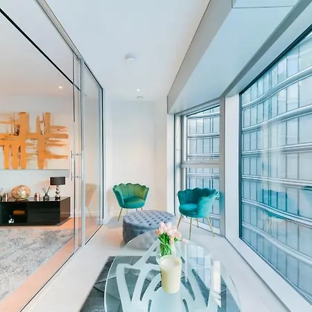 Luxury 3 Bedroom Battersea Power Apartment London