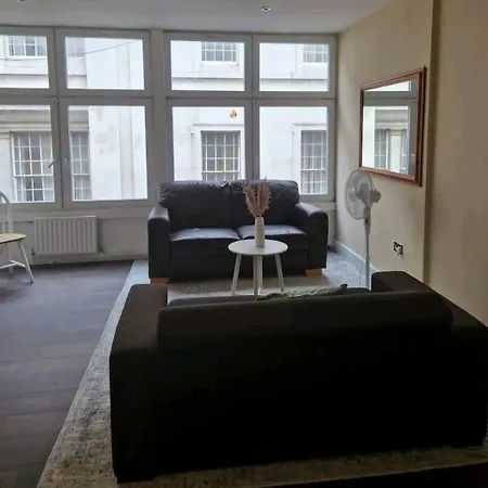 Homestay Affordable In Shared Flat, Bridge London