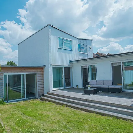 Maison d'hôtes Luxury Retreat In Shirley North *