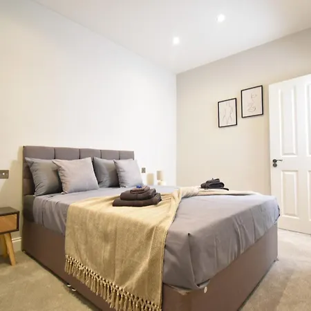 Stunning 2 Bed Apartment London