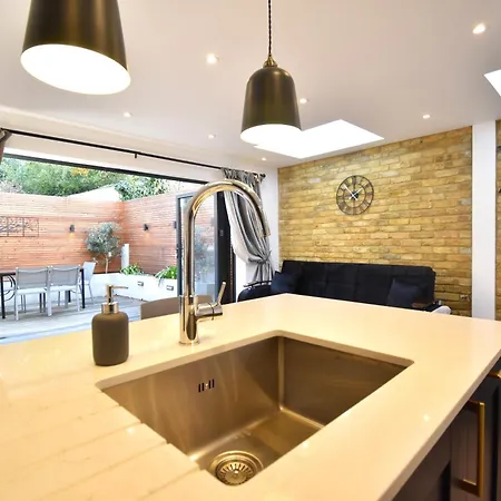 Stunning 2 Bed * London