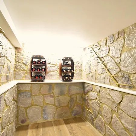 Stunning 2 Bed Apartment *