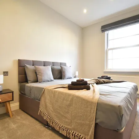 Stunning 2 Bed Apartment London