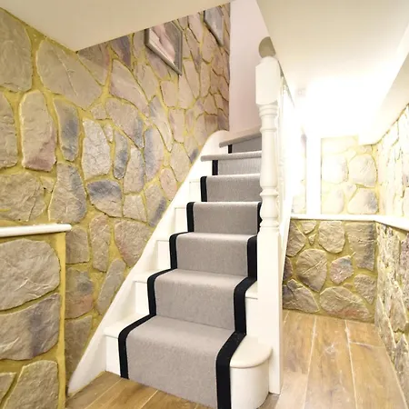 Stunning 2 Bed * London
