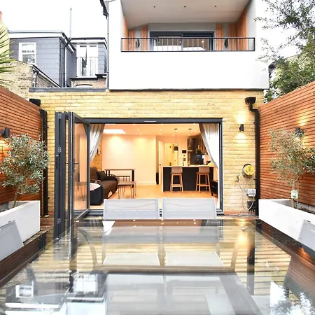 Stunning 2 Bed Apartment *