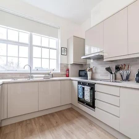 公寓 Spacious & 3-bed Flat By Popular Waterloo!