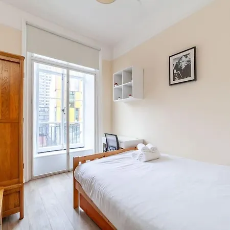 Spacious & 3-bed Flat By Popular Waterloo! 公寓 伦敦