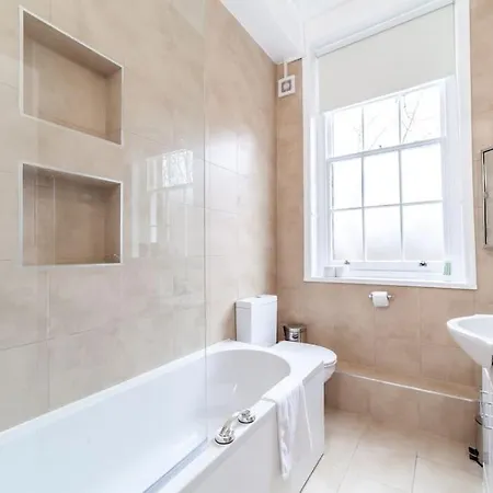 公寓 Spacious & 3-bed Flat By Popular Waterloo! *
