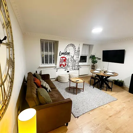Flat 6 In Aldgate Apartment