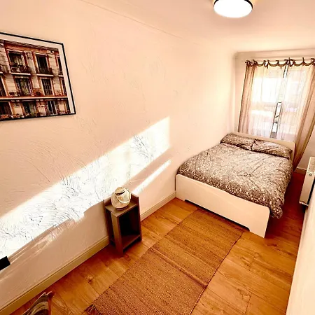 Flat 6 In Aldgate Apartment