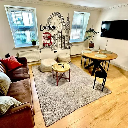 Flat 6 In Aldgate
