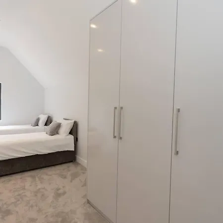 D & D Luxury Stanmore (Greater London)