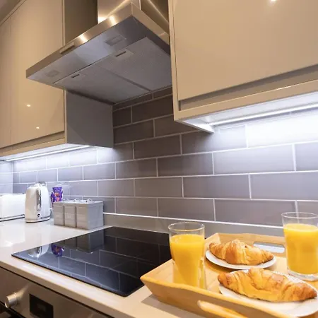 D & D Luxury * Stanmore (Greater London)