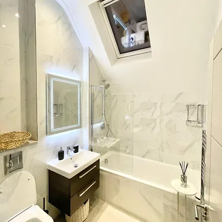 D & D Luxury Stanmore (Greater London)