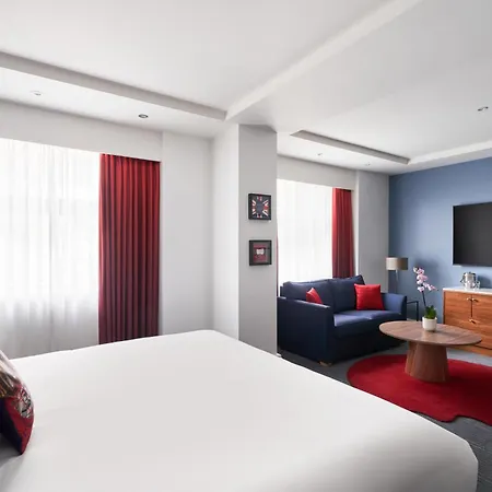 The Cumberland, Hotel