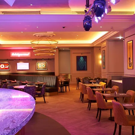 The Cumberland, Hotel