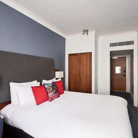 The Cumberland, Hotel