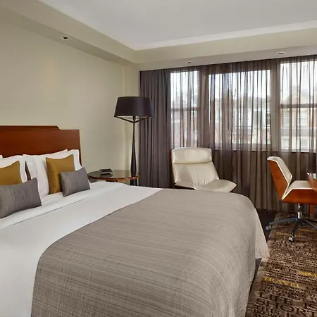 Park Plaza Victoria Hotel 4*