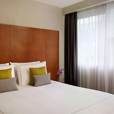 Park Plaza Victoria Hotel 4*