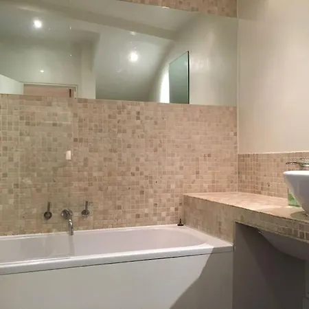 Hyde Park 3bed With Patio As Seen On Tv House Hunters International Apartment *