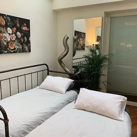 Hyde Park 3bed With Patio As Seen On Tv House Hunters International Apartment *