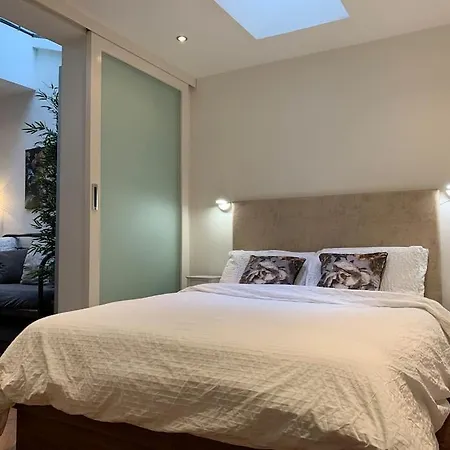 Hyde Park 3bed With Patio As Seen On Tv House Hunters International London