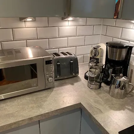 Hyde Park 3bed With Patio As Seen On Tv House Hunters International Apartment