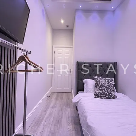 Hackney - En-suite & Amenities Hotel 4*
