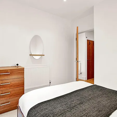 Apartment Urban Retreat Stylish 1-bed Bliss London