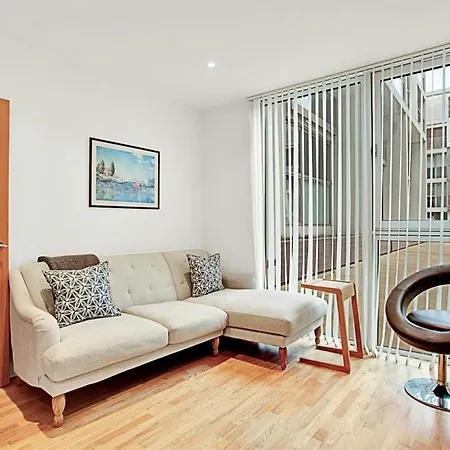 Apartment Urban Retreat Stylish 1-bed Bliss London