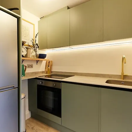 The North Notting Hill Crib - Bright 1bdr Flat * London
