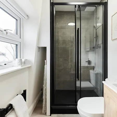 The North Notting Hill Crib - Bright 1bdr Flat *